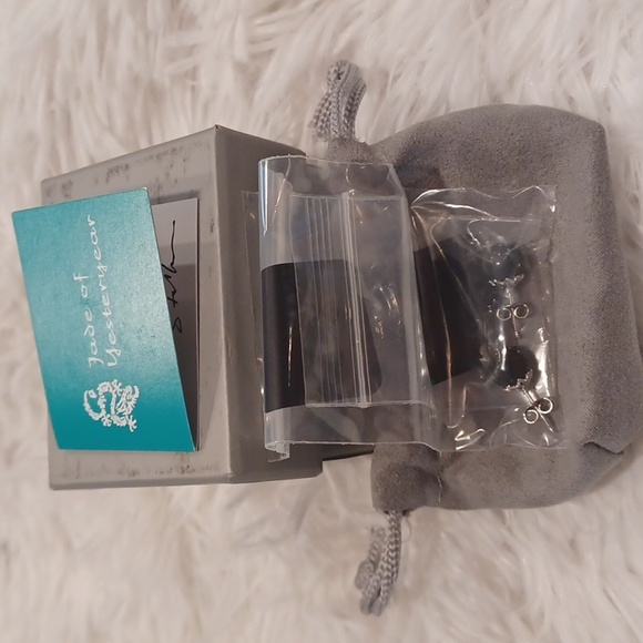 Jade of Yesteryear Charcoal Jade Silver Stud Earrings NEW - Picture 2 of 5